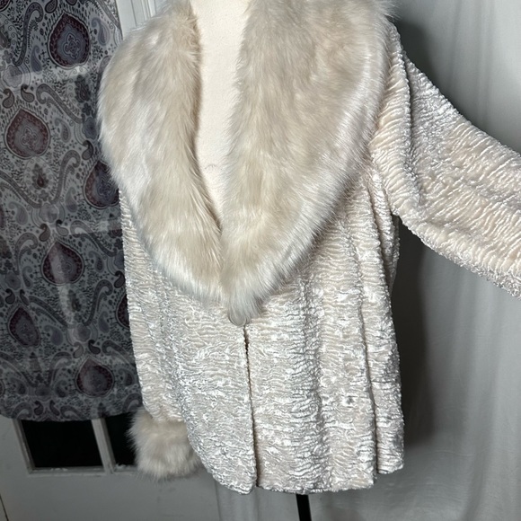 NWOT Dennis Basso Soft Faux Fur & Velvet Ivory Coat | Medium - Picture 10 of 14